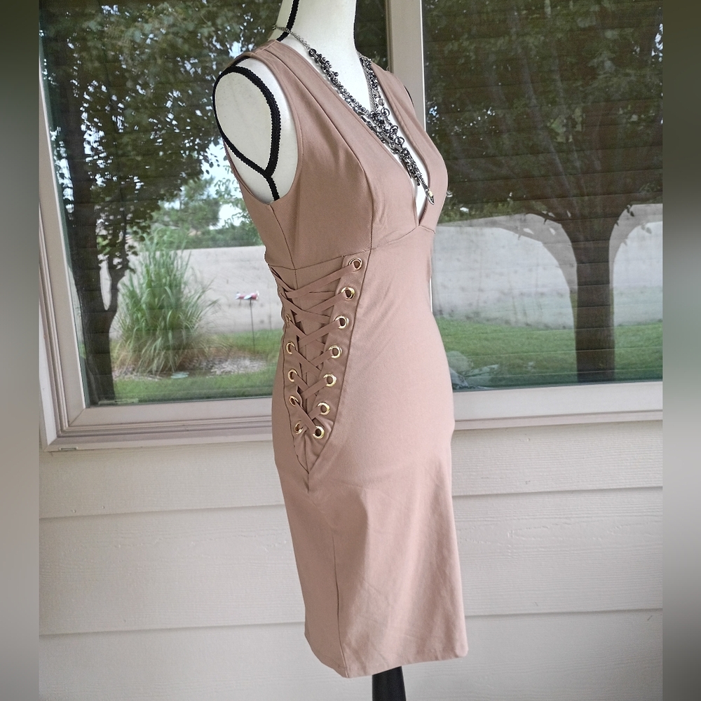 NEW Iris Basic Taupe Tan Bodycon Corset V Neck Sleeveless Midi Dress Size M